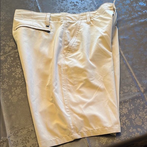 Denali Beige Men's Golf Shorts size 32 - Picture 4 of 6